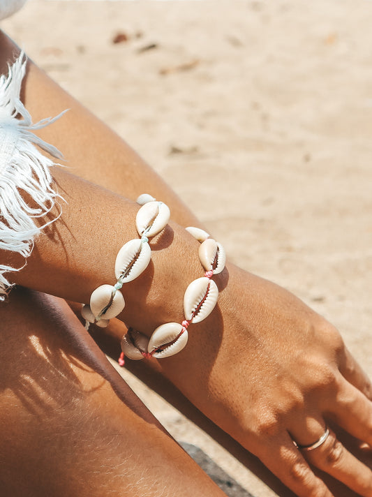 Kerang Cowrie Shell Bracelet