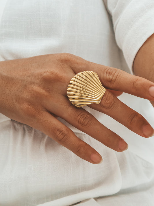 Shell Statement Gold Ring
