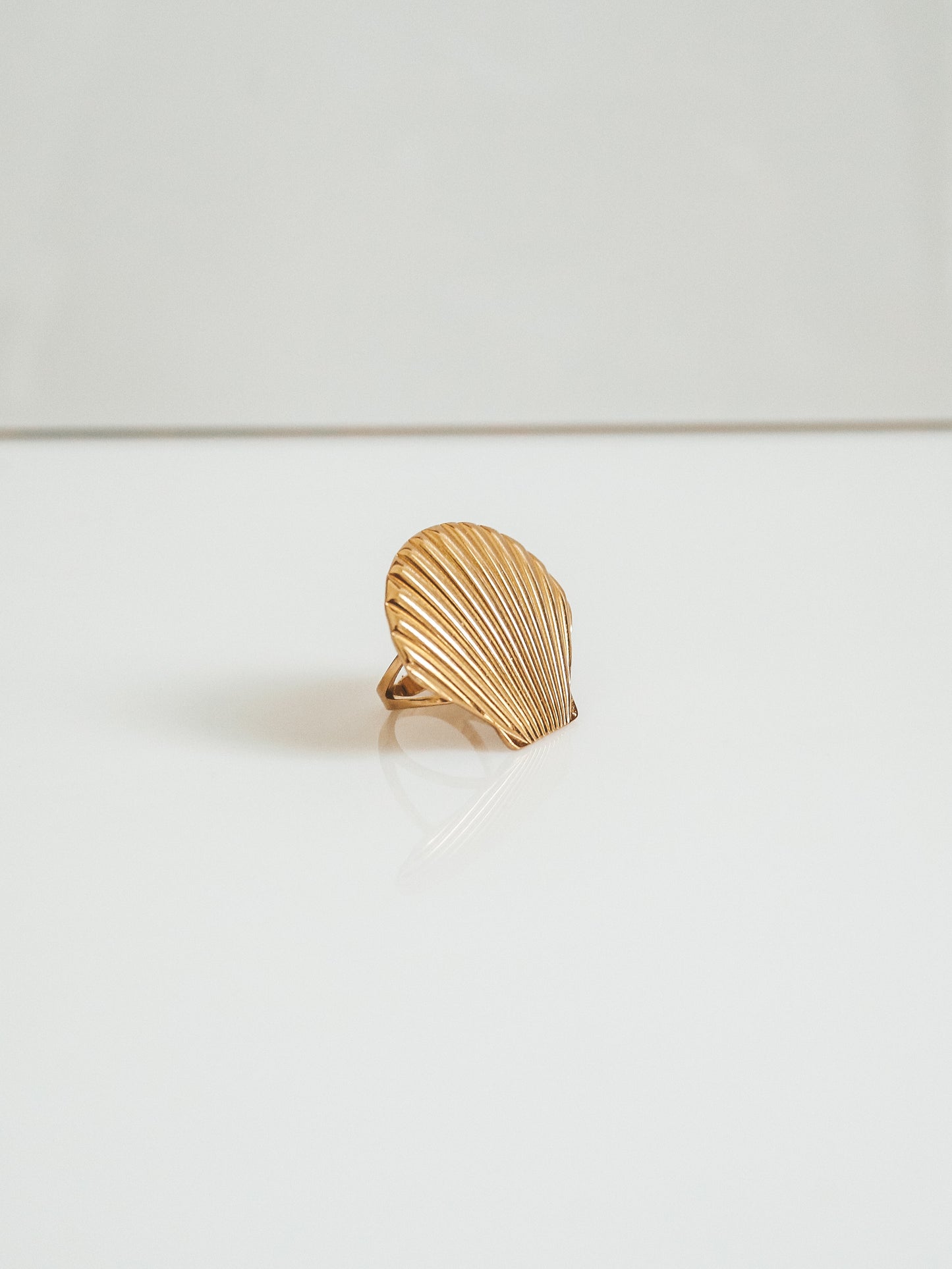 Shell Statement Gold Ring