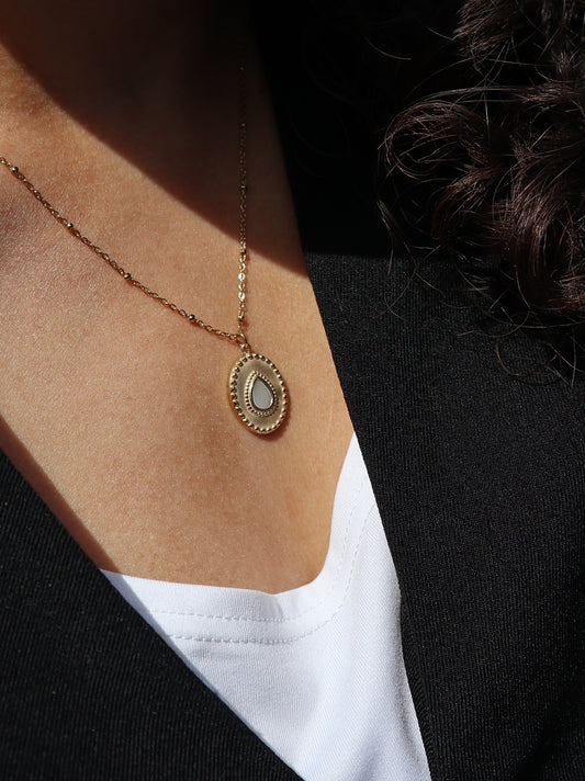 Mother of Pearl Gold Necklace