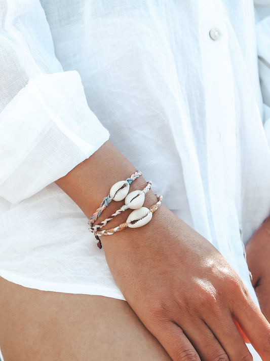 Lakey cowrie Shell Bracelet