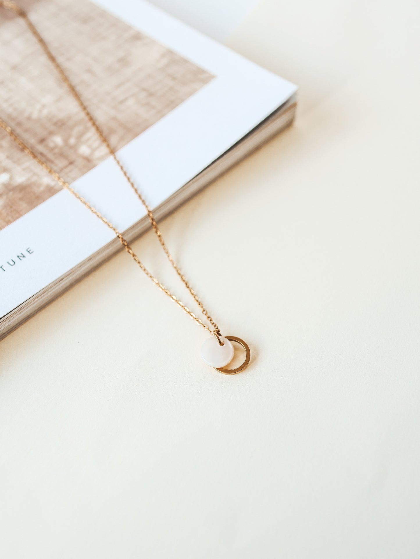 Mother of Pearl Pendant Necklace