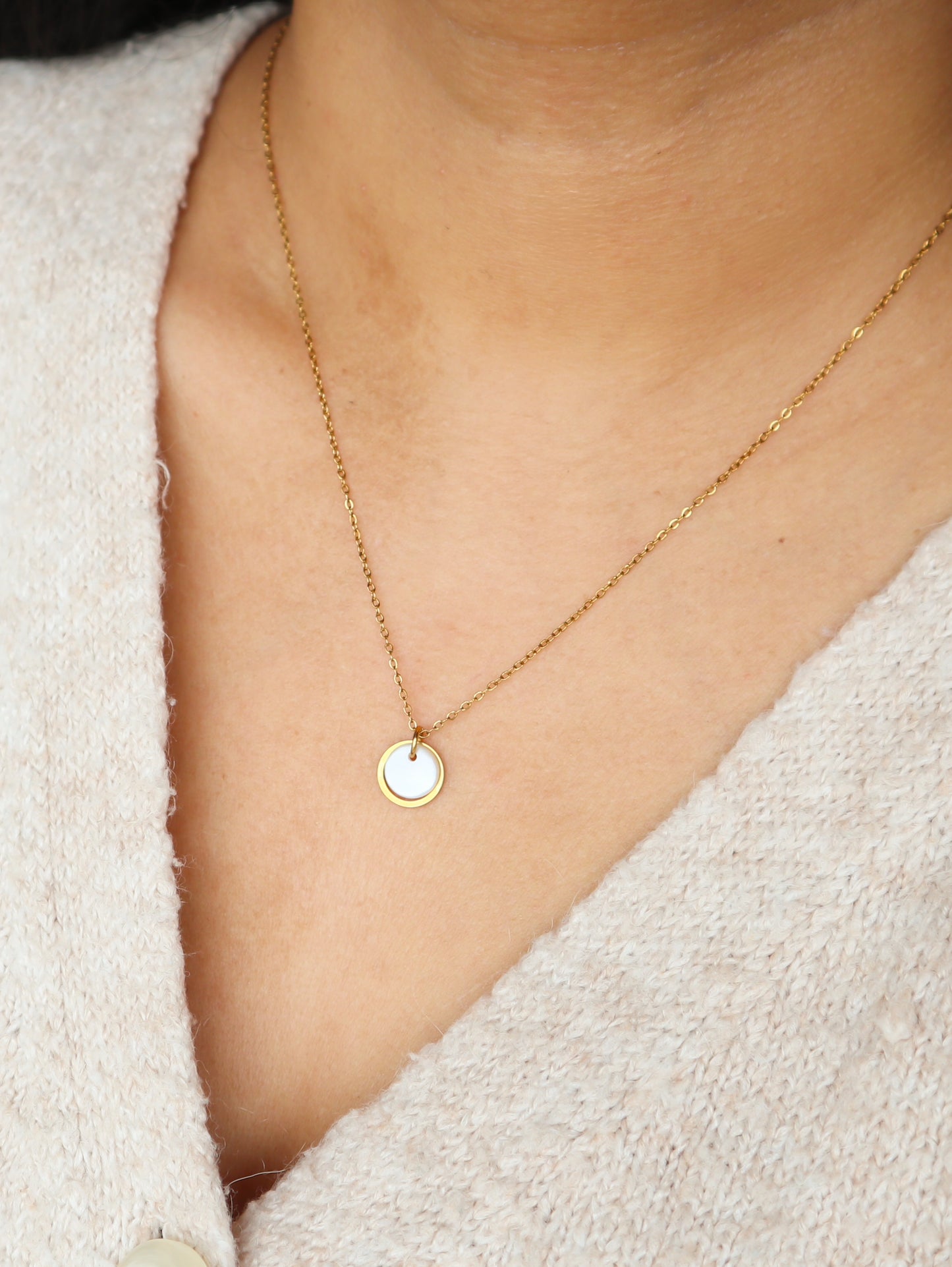 Mother of Pearl Pendant Necklace